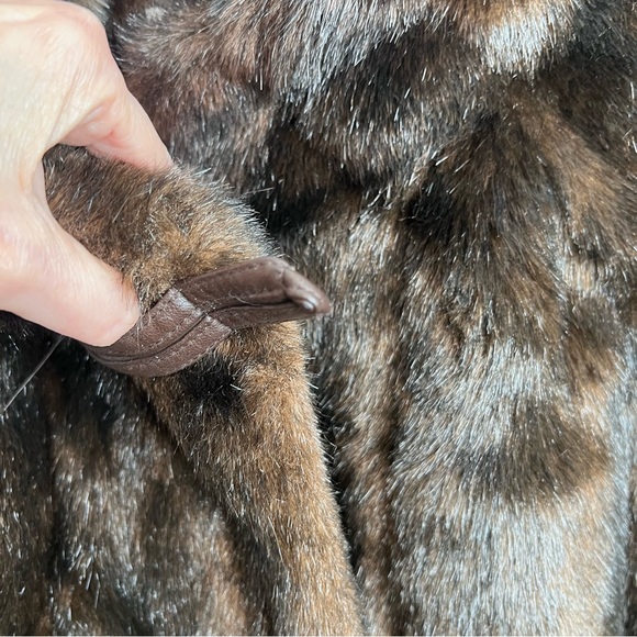 Bill Blass Absolutely Stunning Dark Brown Teddy Jacket. Size Large. - Picture 8 of 15